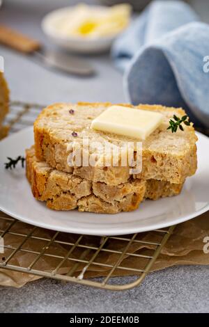 Birra di pane su una griglia di raffreddamento Foto Stock