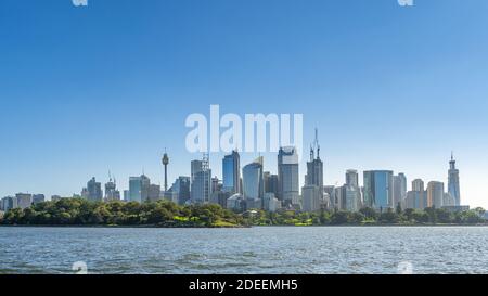 Sydney, New South Wales, Australia; una vista degli alti edifici degli uffici visti dai Giardini Botanici di Sydney. Foto Stock