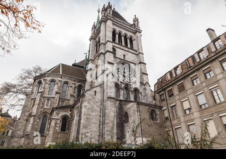 Facciata della Cattedrale di San Pietro. Ginevra, Svizzera Foto Stock