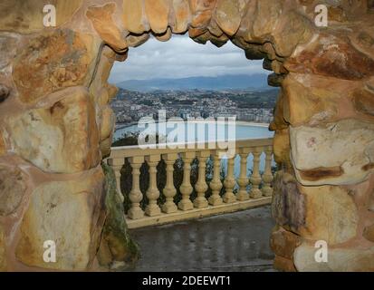 Baia la Concha tra i portici di Monte Igeldo Foto Stock