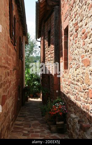 case in pietra rossa a collonges-la-rouge in francia Foto Stock