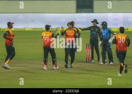 Mushfiqur Rahim, giocatore di cricket Beximco Dhaka in azione durante la Bangabandhu T20 Cup 2020 tra Beximco Dhaka e Gemcon Khulna allo stadio nazionale di cricket Sher e Bangla.Gemcon Khulna ha vinto 37 corse. Foto Stock