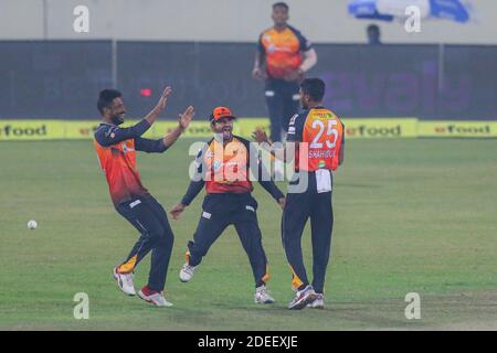 Mushfiqur Rahim, giocatore di cricket Beximco Dhaka in azione durante la Bangabandhu T20 Cup 2020 tra Beximco Dhaka e Gemcon Khulna allo stadio nazionale di cricket Sher e Bangla.Gemcon Khulna ha vinto 37 corse. Foto Stock