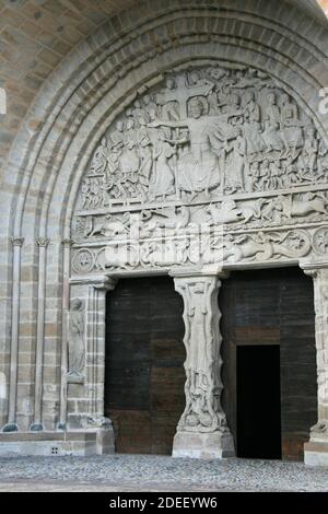 chiesa di saint-pierre a beaulieu-sur-dordogne in francia Foto Stock