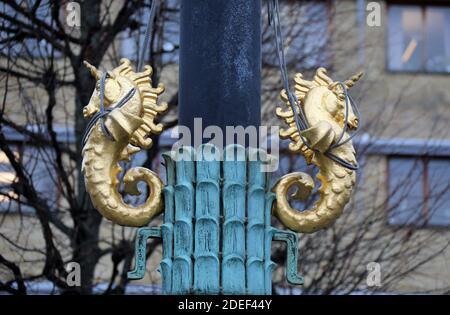 Il flagpole ornato in Piazza Gustaf Adolfs a Goteborg Foto Stock