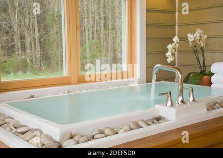 Vasca da bagno in stile giapponese Foto Stock