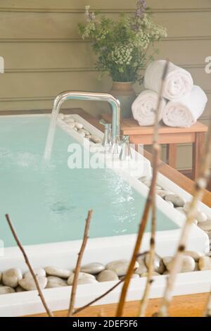 Vasca da bagno in stile giapponese Foto Stock