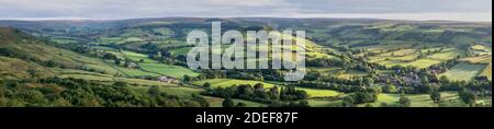 Rosedale Abbey vista da Chimney Bank nel Nord Yorkshire Moors Foto Stock