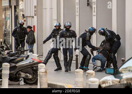 La protesta dei giubbotti il 21° sabato consecutivo a Parigi, Francia, il 6 aprile 2019. Foto di Denis Prezat/Avenir Pictures/ABACAPRESS.COM Foto Stock