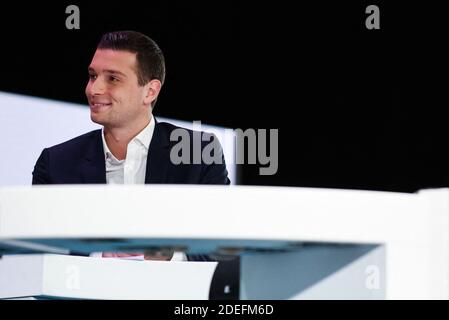 RN responsabile della lista Jordan Bardella sorride durante un dibattito alla Maison de la radio a Parigi, Francia, 11 aprile 2019. Foto di Julie Sebadelha/ABACAPRESS.COM Foto Stock