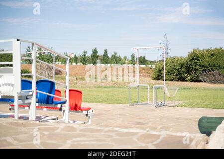 il campo di tiro vuoto all'aperto, pratica di allenamento di puntamento sportivo Foto Stock