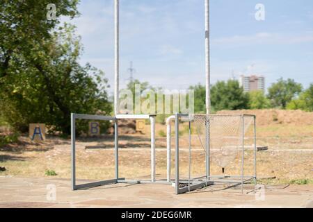 il campo di tiro vuoto all'aperto, pratica di allenamento di puntamento sportivo Foto Stock