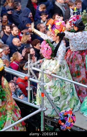 Gli artisti si esibiscono durante la sfilata Eldorado a Lille, nel nord della Francia, il 04 maggio 2019, durante l'evento Lille 3000, con il tema 'Mexico' di quest'anno. Foto di ABACAPRESS.COM Foto Stock