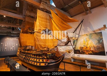 Inghilterra, Kent, Chatham, il cantiere storico, modello della vittoria di HMS fatto per il film di Hollywood 1941 'che donna di Hamilton ' con Vivien Leigh e L. Foto Stock