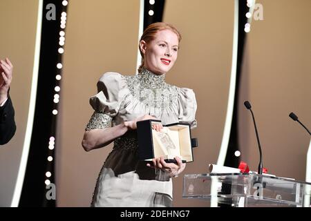 Emily Beecham riceve il premio migliore attrice per il suo ruolo in Little Joe alla cerimonia di chiusura durante il 72esimo Festival annuale del Cinema di Cannes il 25 maggio 2019 a Cannes, Francia. Foto di David Niviere/ABACAPRESS.COM Foto Stock