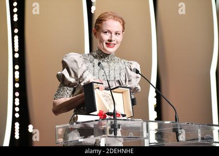 Emily Beecham riceve il premio migliore attrice per il suo ruolo in Little Joe alla cerimonia di chiusura durante il 72esimo Festival annuale del Cinema di Cannes il 25 maggio 2019 a Cannes, Francia. Foto di David Niviere/ABACAPRESS.COM Foto Stock