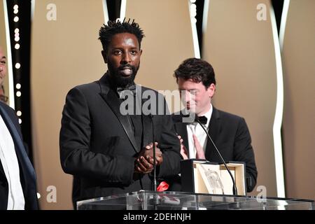 Il regista francese Ladj Ly ha pronunciato un discorso sul palco dopo l'assegnazione del Premio della Giuria per il film "Les Miserables" condiviso con i registi brasiliani Kleber Mendonca Filho e il regista brasiliano Juliano Dornelles per il film "Bacurau" il 25 maggio; 2019 durante la cerimonia di chiusura della 72a edizione del Festival del Cinema di Cannes, nel sud della Francia. Foto di David Niviere/ABACAPRESS.COM Foto Stock