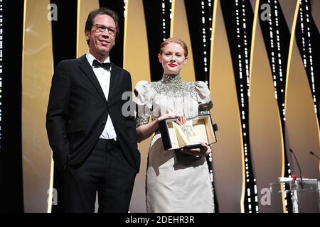 Emily Beecham riceve il premio migliore attrice per il suo ruolo in 'Little Joe' da Reda Kated durante il 72esimo Festival annuale del Cinema di Cannes il 25 maggio 2019 a Cannes, France.Photo by David Niviere/ABACAPRESS.COM Foto Stock