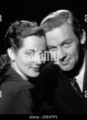 Brenda Marshall, William Holden, circa 1951 / riferimento file n. 34000-878THA Foto Stock