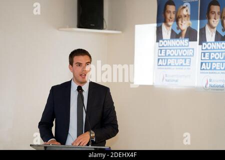 Ludovic Pajot parla durante l'evento notturno delle elezioni RN con i militanti di Pas-de-Calais per le elezioni parlamentari europee, dopo l'annuncio dei primi risultati, a Bruay-la-Buissiere, in Francia, il 26 maggio 2019. Foto di Sylvain Lefevre/ABACAPRESS.COM Foto Stock