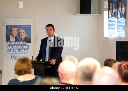 Ludovic Pajot parla durante l'evento notturno delle elezioni RN con i militanti di Pas-de-Calais per le elezioni parlamentari europee, dopo l'annuncio dei primi risultati, a Bruay-la-Buissiere, in Francia, il 26 maggio 2019. Foto di Sylvain Lefevre/ABACAPRESS.COM Foto Stock