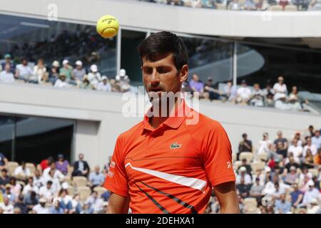 La Serbia Novak Djokovic ha suonato nel primo round del BNP Paribas Tennis French Open 2019, presso lo stadio Roland-Garros, Parigi, Francia, il 27 maggio 2019. Foto di Henri Szwarc/ABACAPRESS.COM Foto Stock