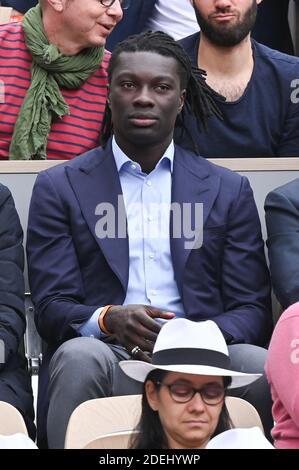 Bafetimbi Gomis partecipa al 2019 French Tennis Open - terzo giorno al Roland Garros il 28 maggio 2019 a Parigi, Francia. Foto di Laurent Zabulon/ABACAPRESS.COM Foto Stock