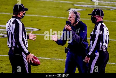 Philadelphia, Pennsylvania, Stati Uniti. 30 novembre 2020. 30 novembre 2020: La testa del pullman di Seattle Pete Carroll pleads il suo caso durante la partita di football della NFL tra i Seattle Seahawks e le aquile di Philadelphia al Lincoln Financial Field di Philadelphia, Pennsylvania. Scott Serio/Cal Sport Media/Alamy Live News Foto Stock