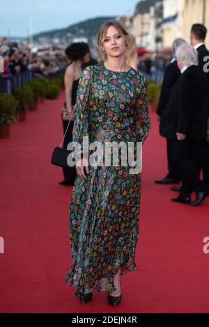 Lou de Laage partecipa al red carpet durante il 33° Festival del Cinema di Cabourg, in Francia, il 14 giugno 2019. Foto di Aurore Marechal/ABACAPRESS.COM Foto Stock