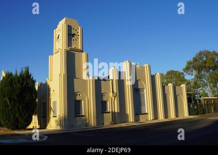 Edificio Moree TAFE in luce del tardo pomeriggio Foto Stock