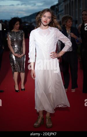 Lou de Laage partecipa al red carpet di chiusura del 33° Cabourg Film Festival a Cbourg, Francia, il 16 giugno 2019. Foto di Aurore Marechal/ABACAPRESS.COM Foto Stock