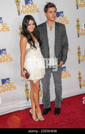 Vanessa Hudgens e Zac Efron al MTV Movie Awards 2010 al Gibson Amphitheatre, Universal Studios, Hollywood. CA 6, 6, 2010 Foto Stock