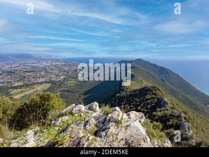 Monte Circeo (Latina, Italia) - la famosa montagna sul Tirreno, in provincia di Latina, molto popolare tra gli escursionisti per il suo bellissimo paesaggio Foto Stock