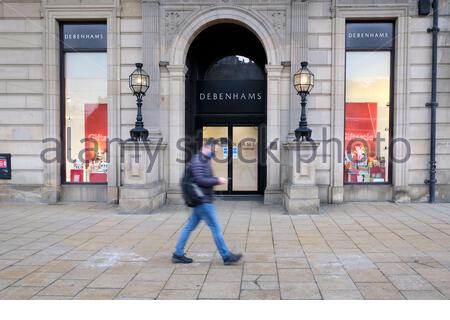 Edimburgo, Scozia, Regno Unito. 1 dicembre 2020. I negozi di Debenhams si chiudono mentre JD Sports tira fuori da un'offerta di salvataggio, 12000 posti di lavoro sono ora a rischio nel caso in cui tutti e 124 i negozi cessino il trading. Ammiraglia negozio visto qui su Princes Street, il centro della città ancora tranquillo con una mancanza di footfall a causa delle misure di blocco del Coronavirus Covid-19. Credit: Craig Brown/Alamy Live News Foto Stock