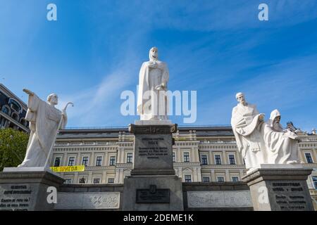 Principessa Olga Monumento contro il cielo blu, Kiev, Ucraina Foto Stock