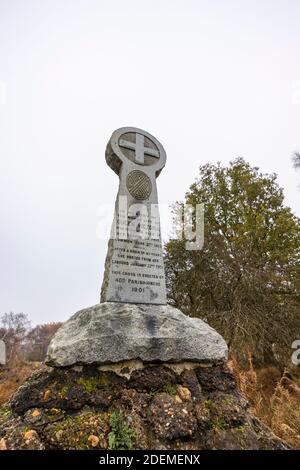 Il Victoria Monument commemora la Regina Vittoria che ispeziona le sue truppe su Chobham Common al Grande campo nel 1853, Chobham, Surrey Heath, Surrey Foto Stock