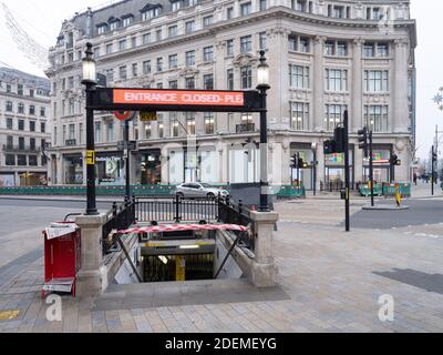 GRAN BRETAGNA / Inghilterra / Londra /ultimo sabato fine settimana prima di dicembre su Oxford Circus . Foto Stock