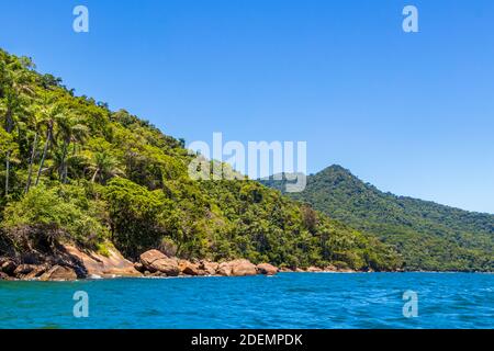 La grande isola tropicale Ilha Grande in Angra dos Reis, Rio de Janeiro, Brasile. Foto Stock