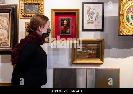 Colnaghi Gallery, Mayfair, Londra, Regno Unito. 1° dicembre 2020. Con Londra che si sposta nel Tier 2, la London Art Week Winter apre a Mayfair e St James's il 2 dicembre con la possibilità di vedere 5,000 anni di arte nelle gallerie sicure di Covid. Colnaghi Gallery caratteristiche: Dreamsongs: Dalla medicina ai demoni all'intelligenza artificiale curata da Bjorn Stern, per London Art Week Digital. Immagine: Scuola fiamminga, Cristo triceffaloso (la Trinità), c.. 1500, olio sul pannello. Credit: Malcolm Park/Alamy Live News. Foto Stock