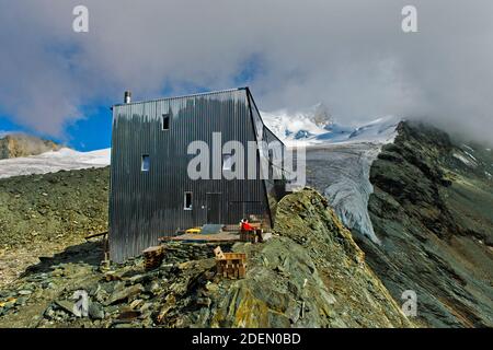 Berghütte Cabane de Tracuit, Zinal, Val d’Anniviers, Wallis, Schweiz / Rifugio Cabane de Tracuit, Zinal, Val d’Anniviers, Vallese, Svizzera Foto Stock