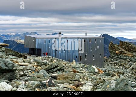 Berghütte Cabane de Tracuit, Zinal, Val d’Anniviers, Wallis, Schweiz / Rifugio Cabane de Tracuit, Zinal, Val d’Anniviers, Vallese, Svizzera Foto Stock