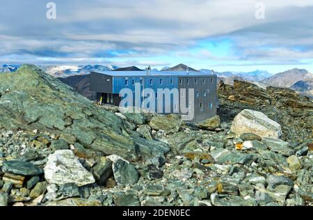 Berghütte Cabane de Tracuit, Zinal, Val d’Anniviers, Wallis, Schweiz / Rifugio Cabane de Tracuit, Zinal, Val d’Anniviers, Vallese, Svizzera Foto Stock