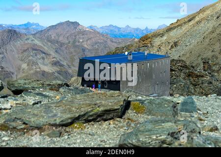 Berghütte Cabane de Tracuit, Zinal, Val d’Anniviers, Wallis, Schweiz / Rifugio Cabane de Tracuit, Zinal, Val d’Anniviers, Vallese, Svizzera Foto Stock