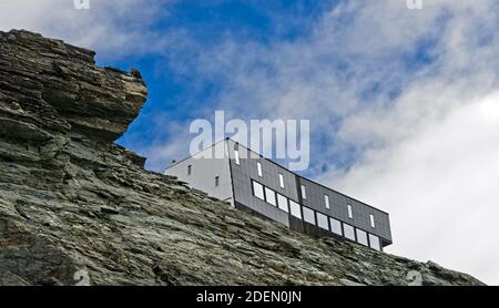 Berghütte Cabane de Tracuit, Zinal, Val d’Anniviers, Wallis, Schweiz / Rifugio Cabane de Tracuit, Zinal, Val d’Anniviers, Vallese, Svizzera Foto Stock