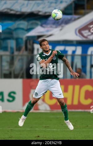 30 novembre 2020; Arena de Gremio, Porto Alegre, Brasile; Serie a brasiliana, Gremio contro Goias; Rafael Moura di GOI e n. xe1; con intestazione di compensazione Foto Stock