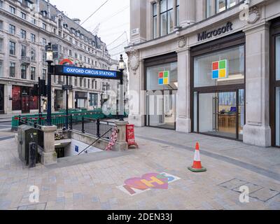 GRAN BRETAGNA / Inghilterra / Londra /ultimo sabato fine settimana prima di dicembre su Oxford Circus . Foto Stock