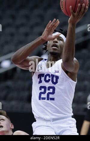 Kansas City, Missouri, Stati Uniti. 29 Nov 2020. TCU Horned Frogs Guard RJ Nembhard n. 22 segna durante la seconda metà del gioco. Credito: Serena S.Y. Hsu/ZUMA Wire/Alamy Live News Foto Stock