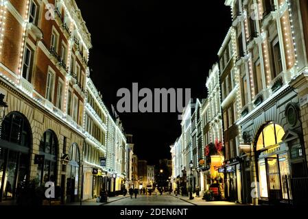 Un Covent Garden desertato, Londra, la prima sera durante la pandemia di Coronavirus del 2020 Foto Stock