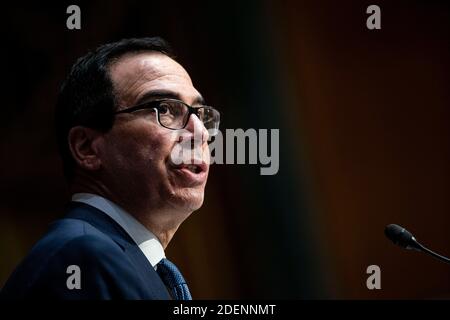 Washington, Stati Uniti. 01 dicembre 2020. Il Segretario del Tesoro Steven Mnuchin parla durante un'audizione del Comitato bancario del Senato a Capitol Hill, martedì 1 dicembre 2020 a Washington. (Al Drago/Pool/Sipa USA) Credit: Sipa USA/Alamy Live News Foto Stock