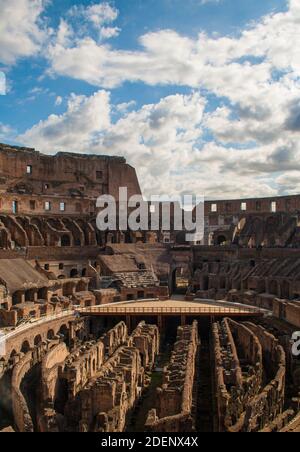 All'interno del Colisseum di Roma. Sito patrimonio dell'umanità dell'UNESCO Foto Stock